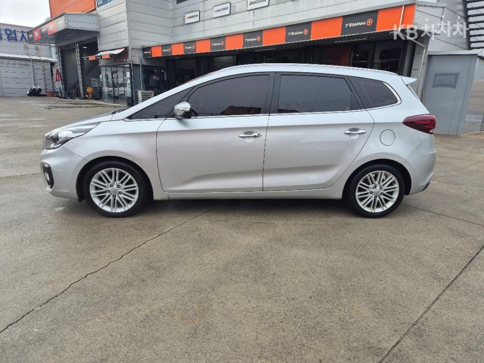 Kia Carens — miniaturë 8
