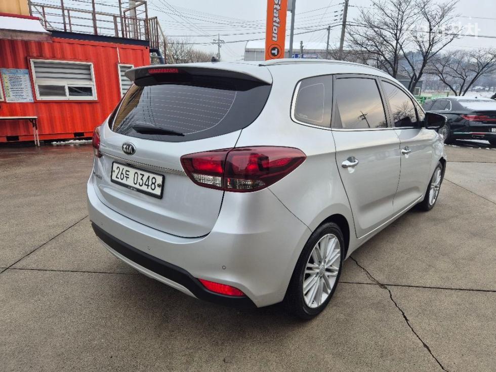 Kia Carens — miniaturë 9