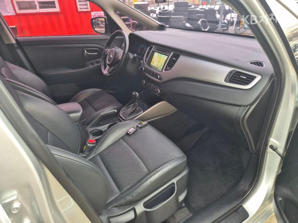 Kia Carens — miniaturë 13