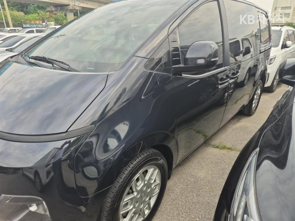 Hyundai Staria — miniaturë 4