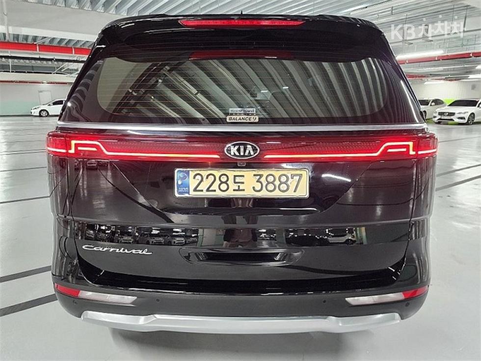 Kia Carnival — miniaturë 7