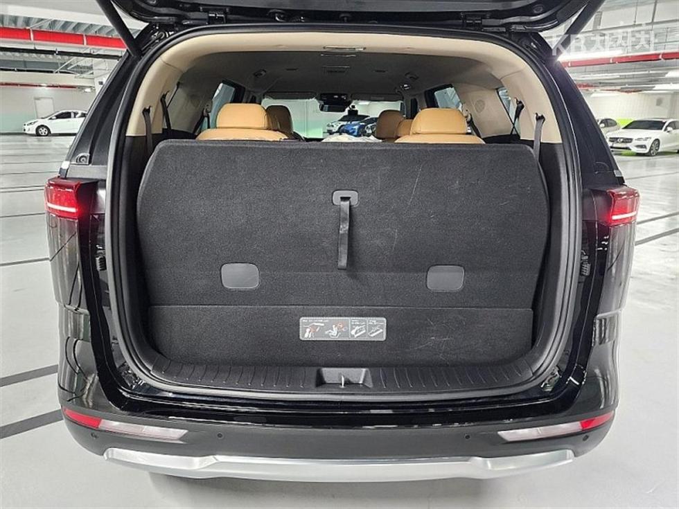 Kia Carnival — miniaturë 9