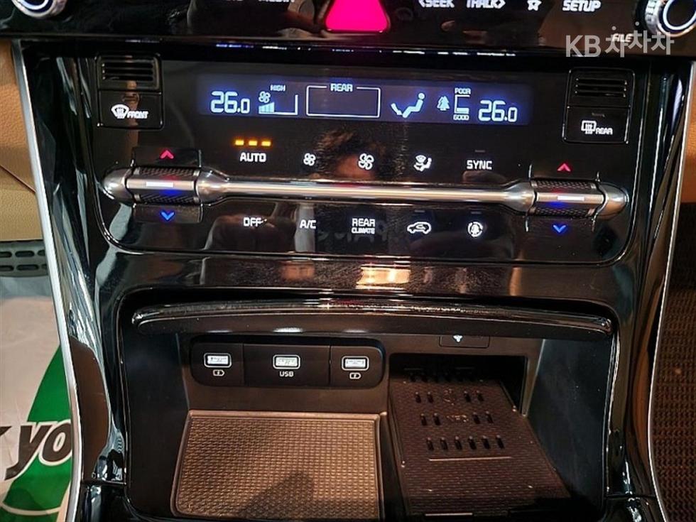 Kia Carnival — miniaturë 12