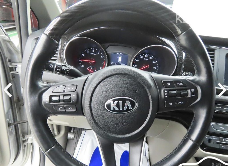 Kia Carnival — miniaturë 8