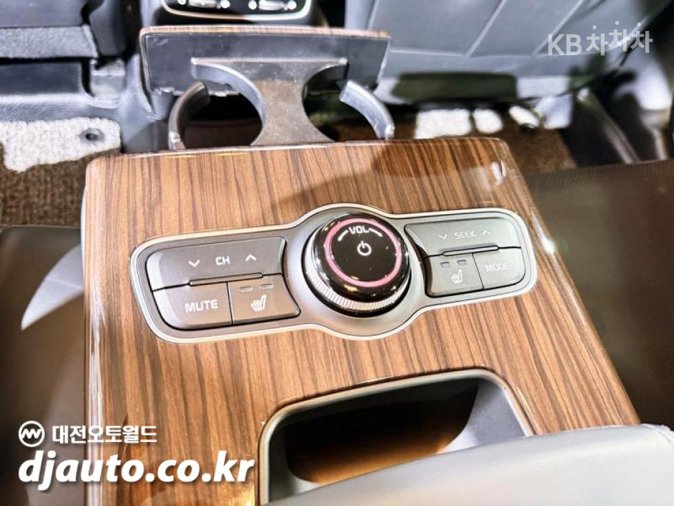 Kia K7 — miniaturë 18