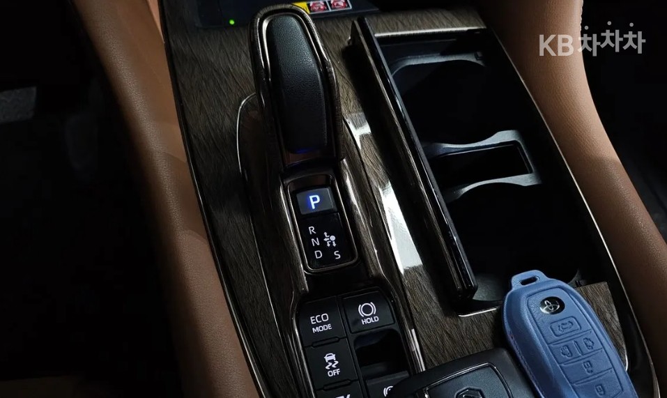 Toyota Alphard — miniaturë 8