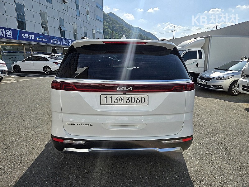 Kia Carnival — miniaturë 4