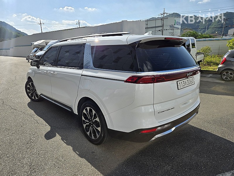 Kia Carnival — miniaturë 5