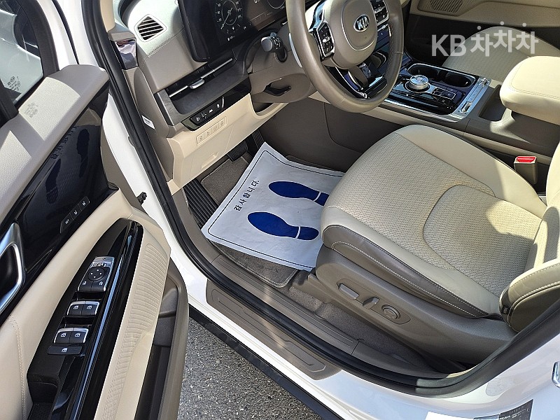 Kia Carnival — miniaturë 10