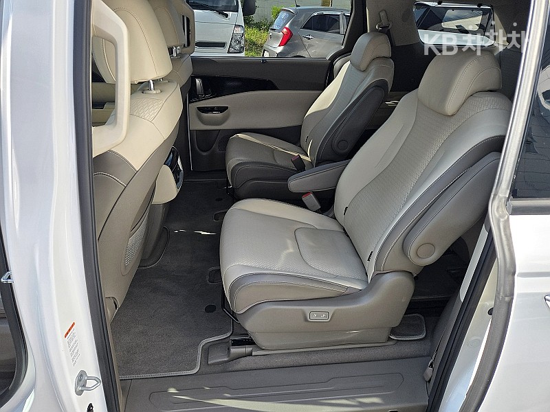 Kia Carnival — miniaturë 11
