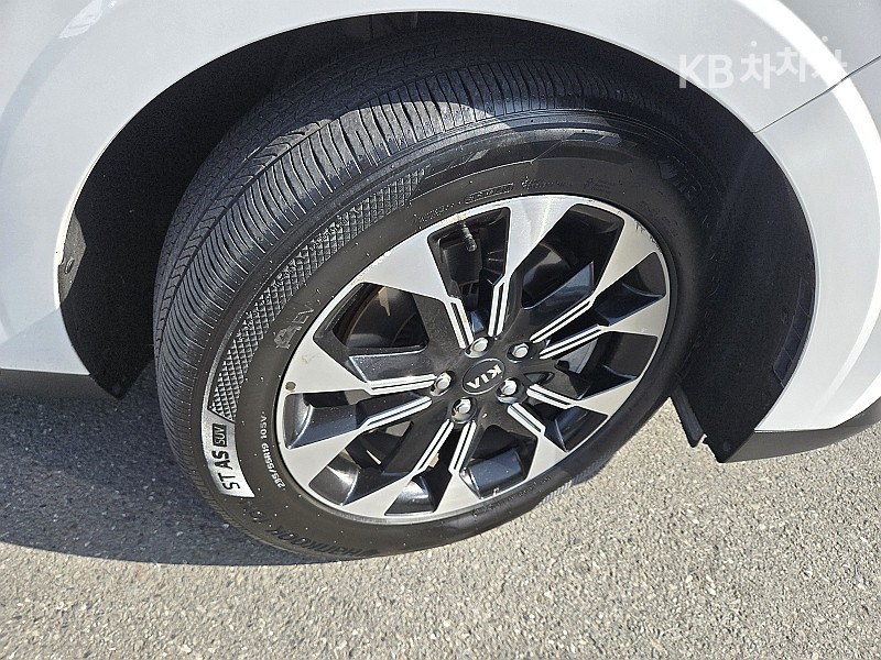 Kia Carnival — miniaturë 15