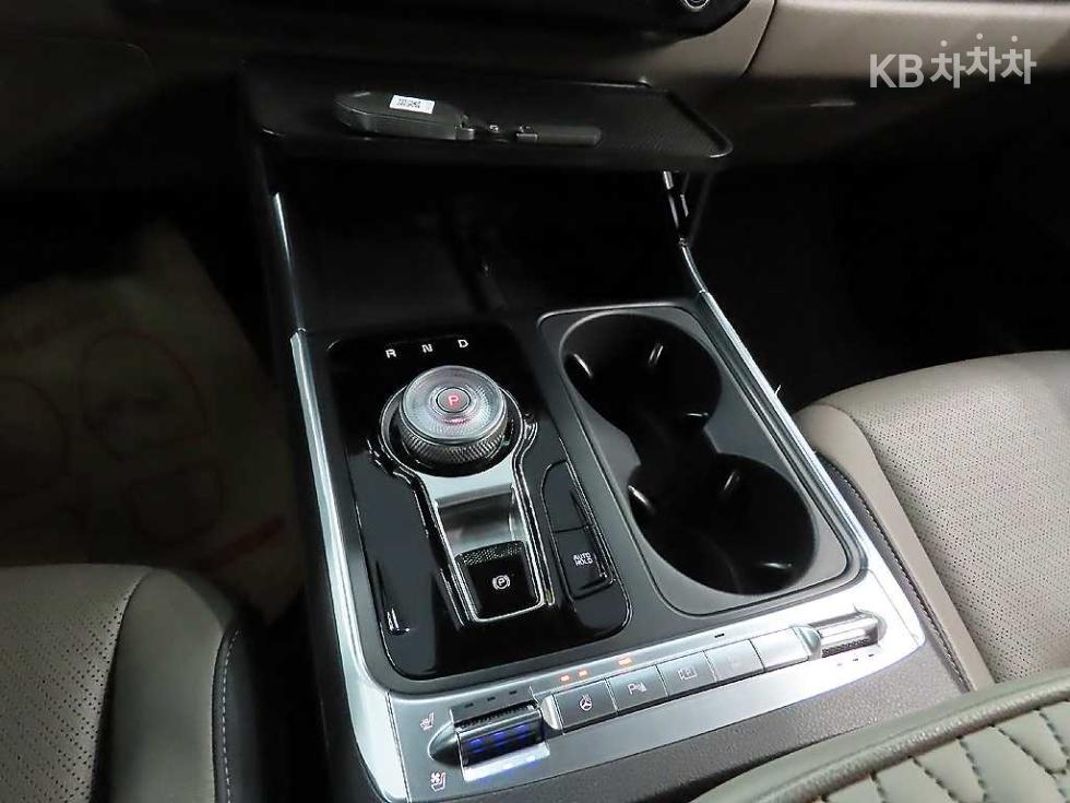 Kia Carnival — miniaturë 11