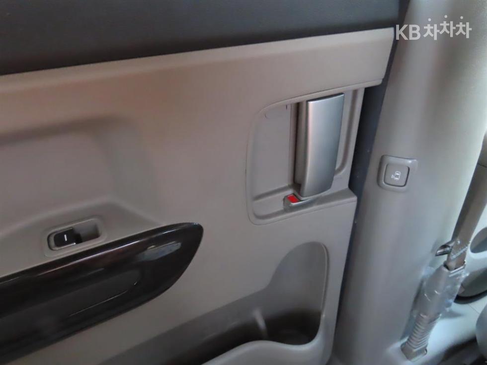 Kia Carnival — miniaturë 6