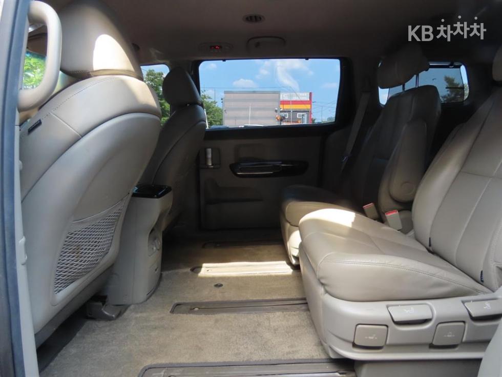 Kia Carnival — miniaturë 7