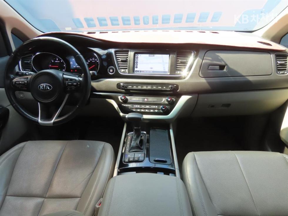 Kia Carnival — miniaturë 8