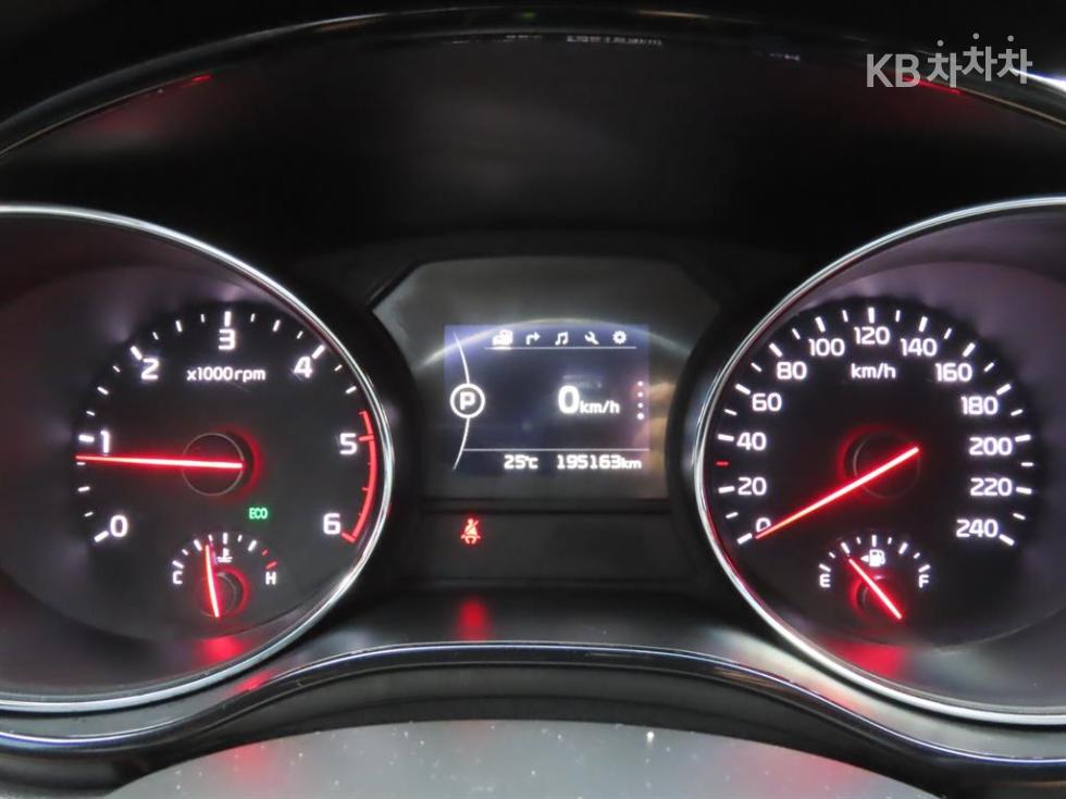 Kia Carnival — miniaturë 9