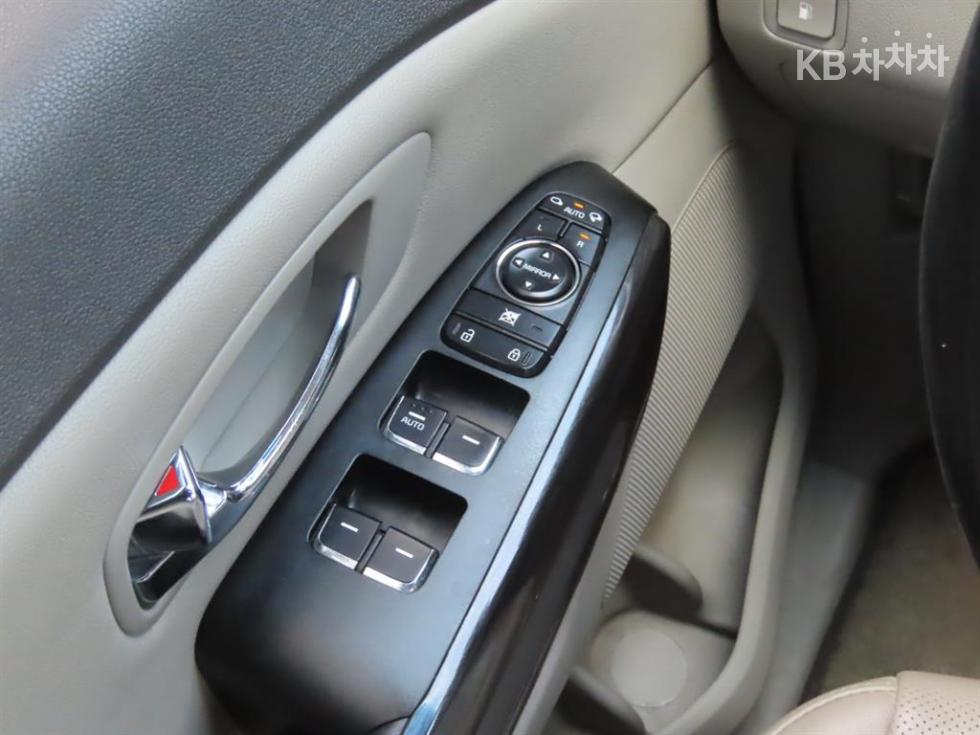 Kia Carnival — miniaturë 14