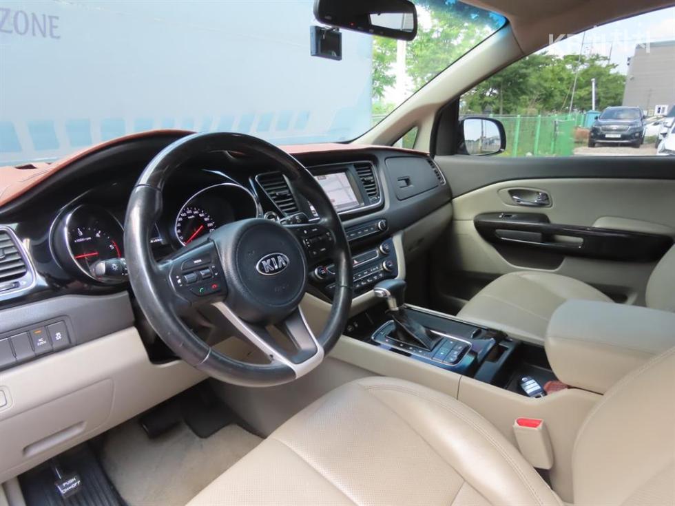 Kia Carnival — miniaturë 16