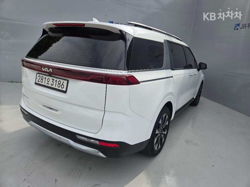 Kia Carnival — miniaturë 5