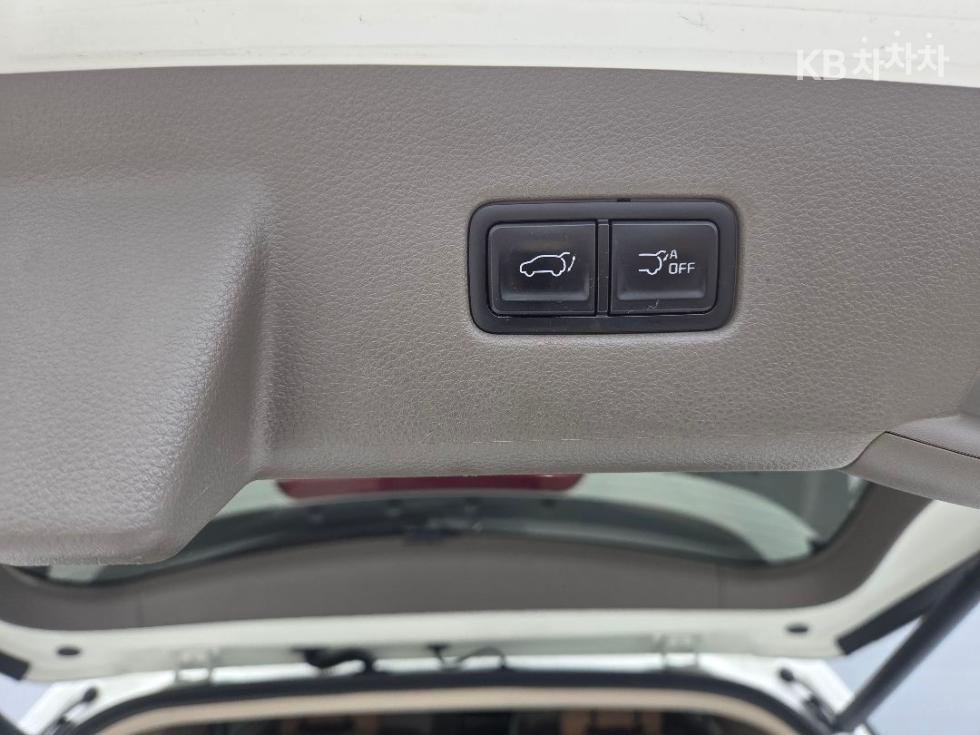 Kia Carnival — miniaturë 7