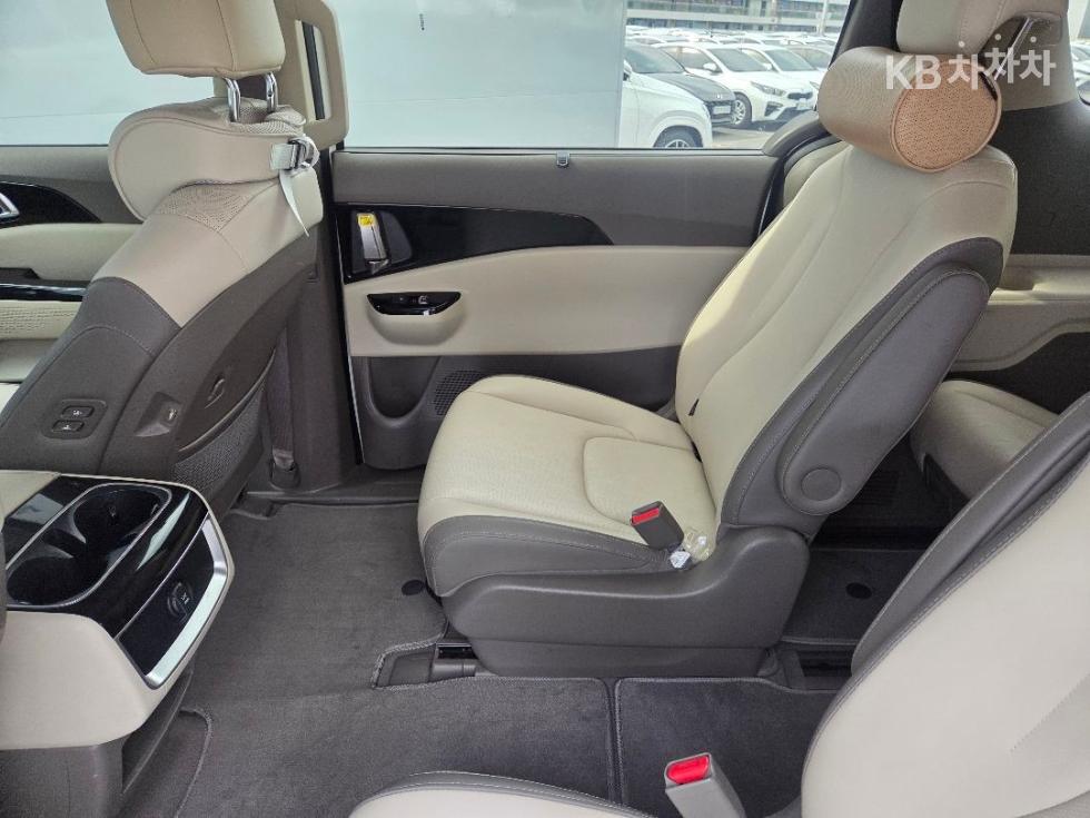 Kia Carnival — miniaturë 8