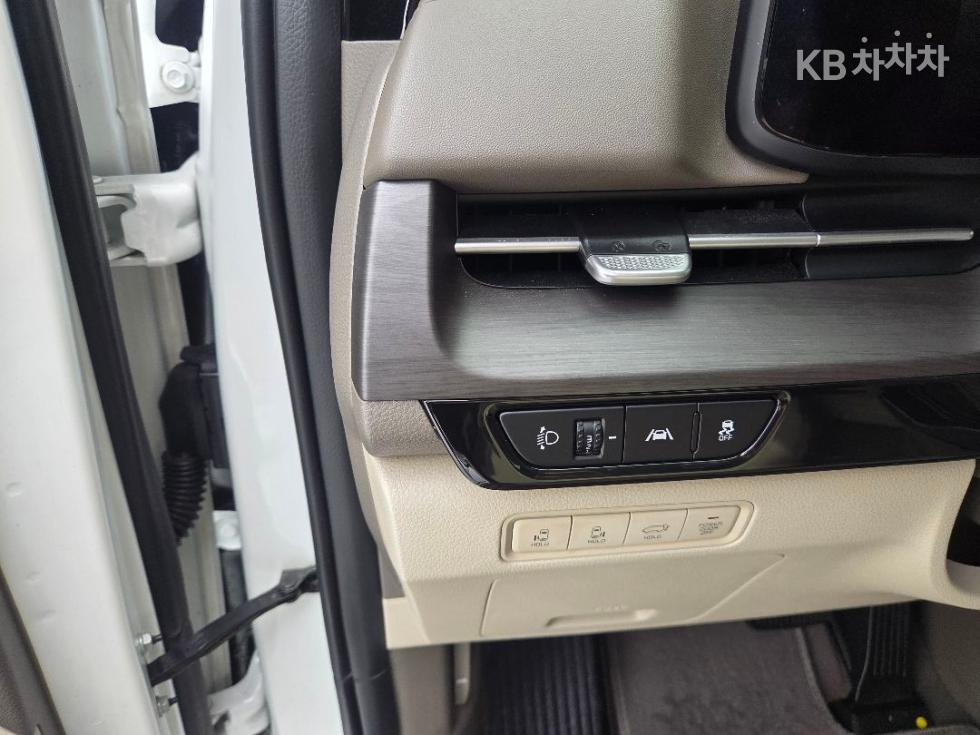Kia Carnival — miniaturë 11