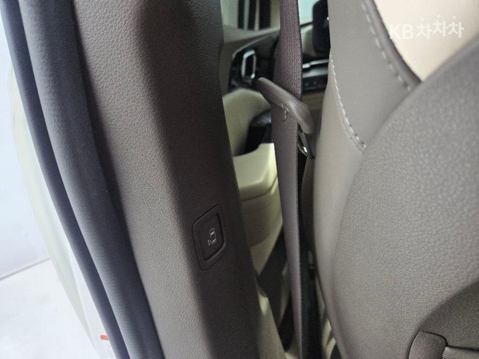 Kia Carnival — miniaturë 13