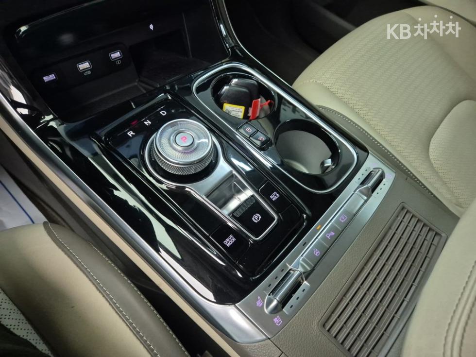 Kia Carnival — miniaturë 8