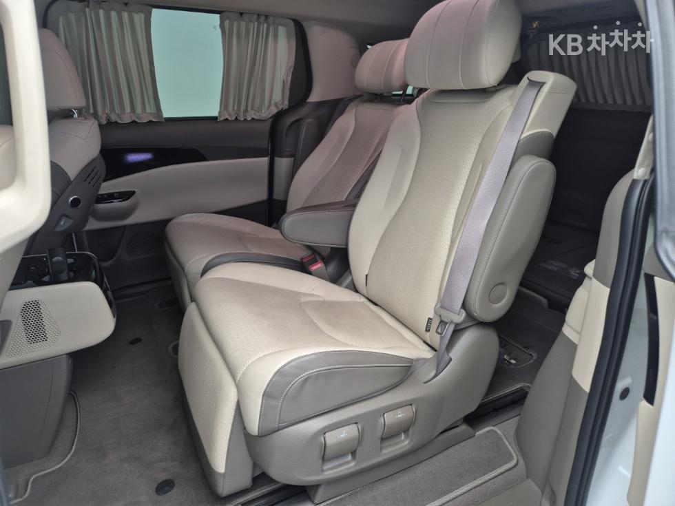 Kia Carnival — miniaturë 12