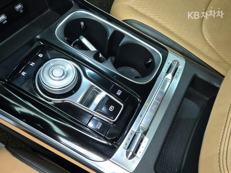 Kia Carnival — miniaturë 8