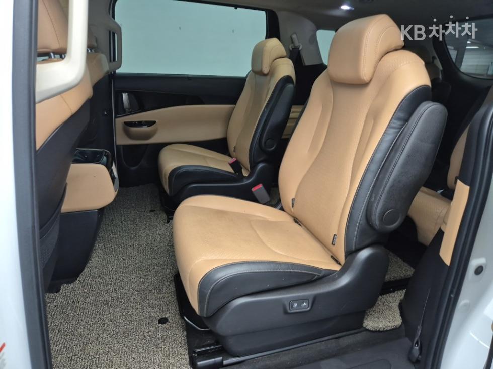 Kia Carnival — miniaturë 12