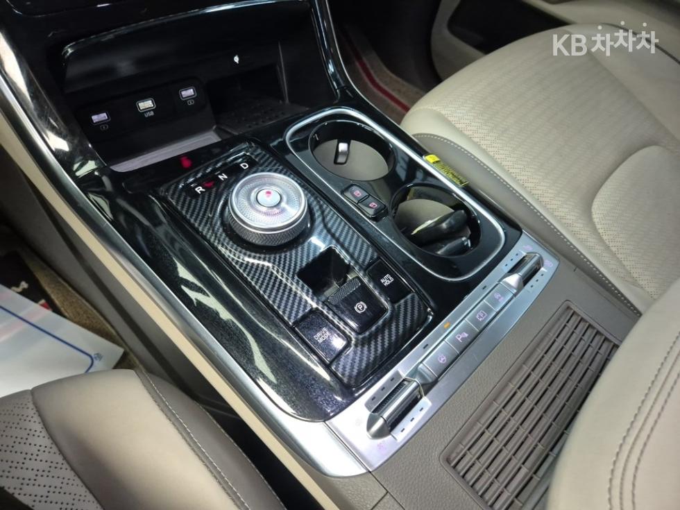 Kia Carnival — miniaturë 8