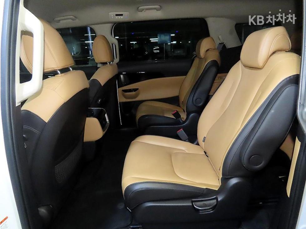 Kia Carnival — miniaturë 7
