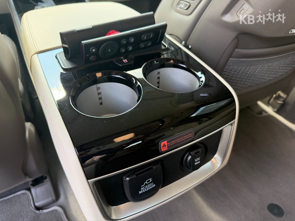 Kia Carnival — miniaturë 20