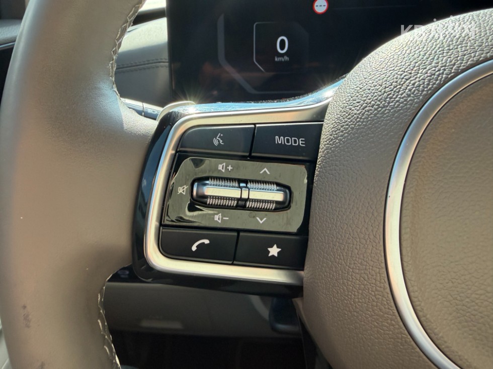 Kia Carnival — miniaturë 15