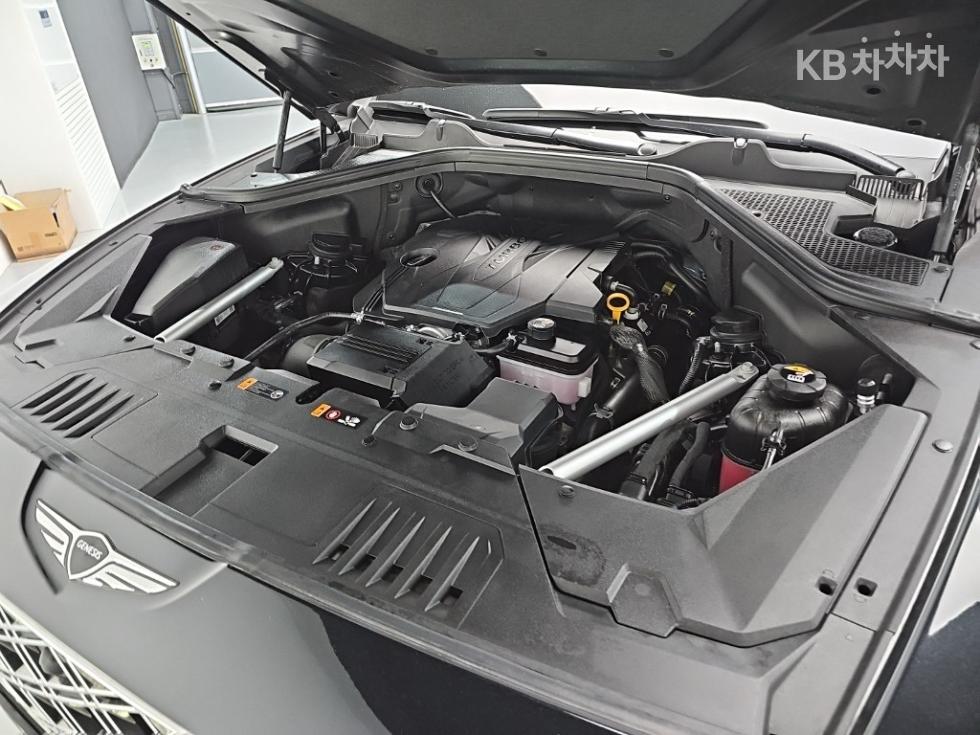 2025 Genesis GV80 photo