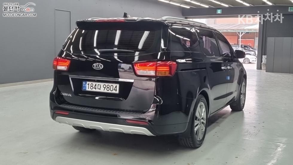 Kia Carnival — miniaturë 2