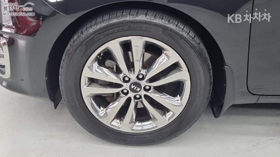 Kia Carnival — miniaturë 6