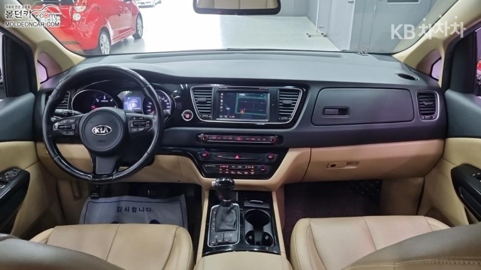 Kia Carnival — miniaturë 7