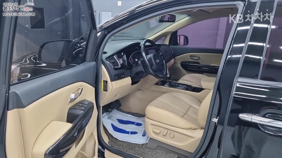 Kia Carnival — miniaturë 9