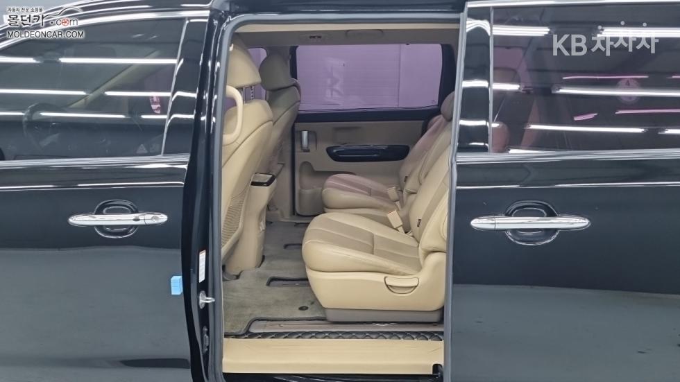 Kia Carnival — miniaturë 10