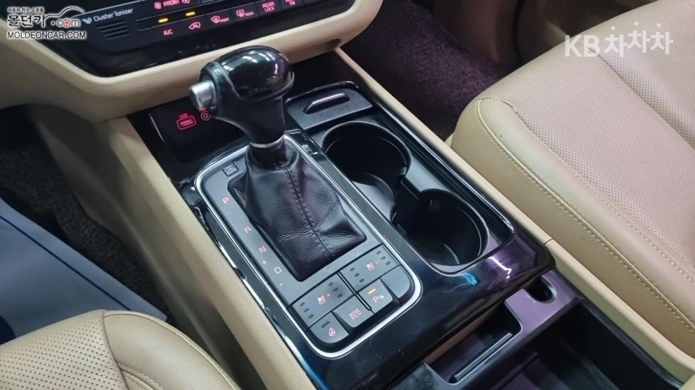 Kia Carnival — miniaturë 14