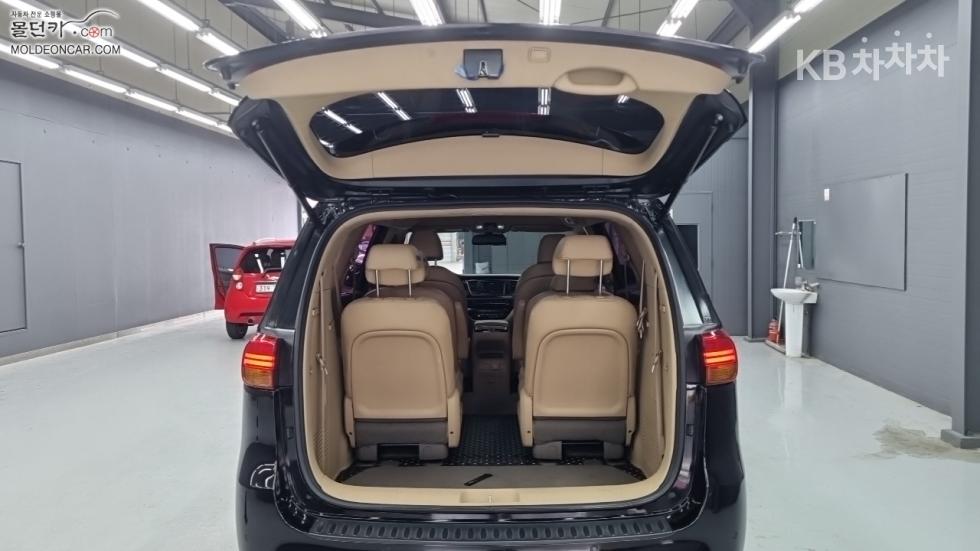 Kia Carnival — miniaturë 18