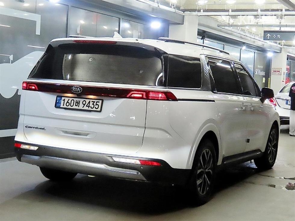 Kia Carnival — miniaturë 4