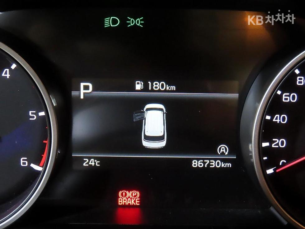 Kia Carnival — miniaturë 9