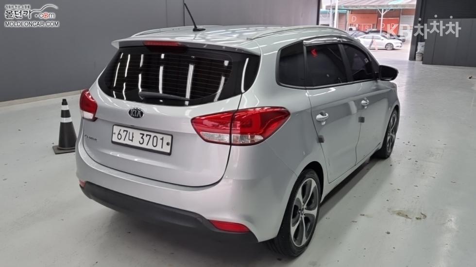 Kia Carens — miniaturë 2