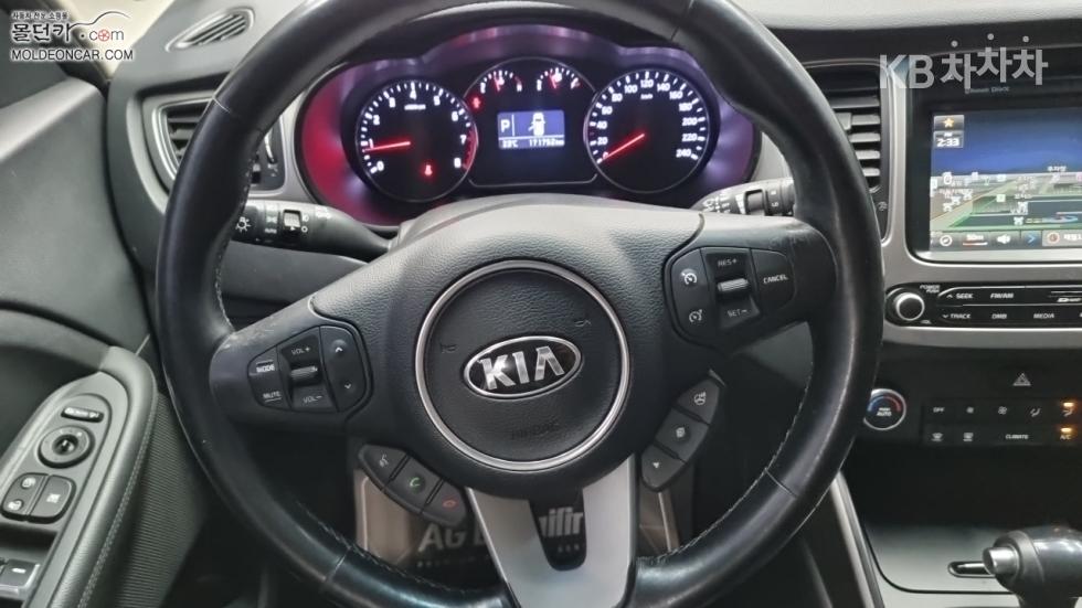 Kia Carens — miniaturë 11