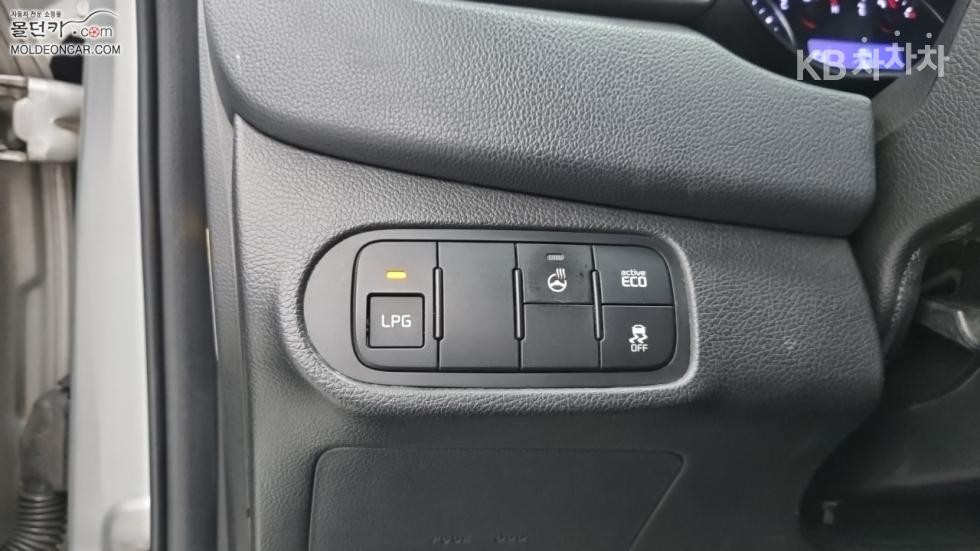 Kia Carens — miniaturë 16