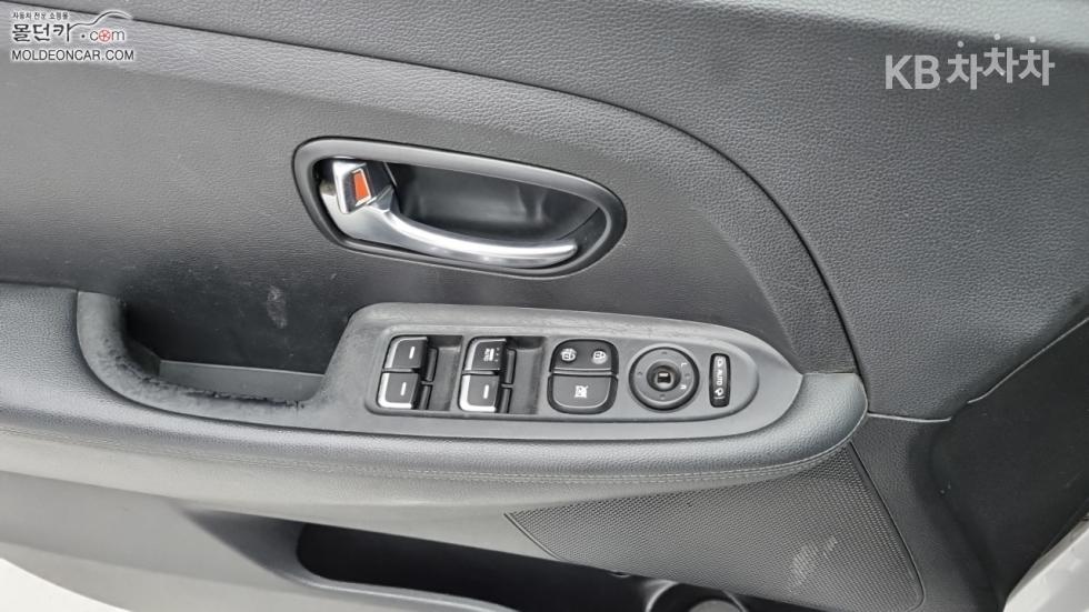 Kia Carens — miniaturë 17