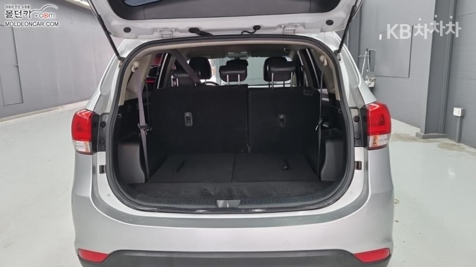 Kia Carens — miniaturë 18
